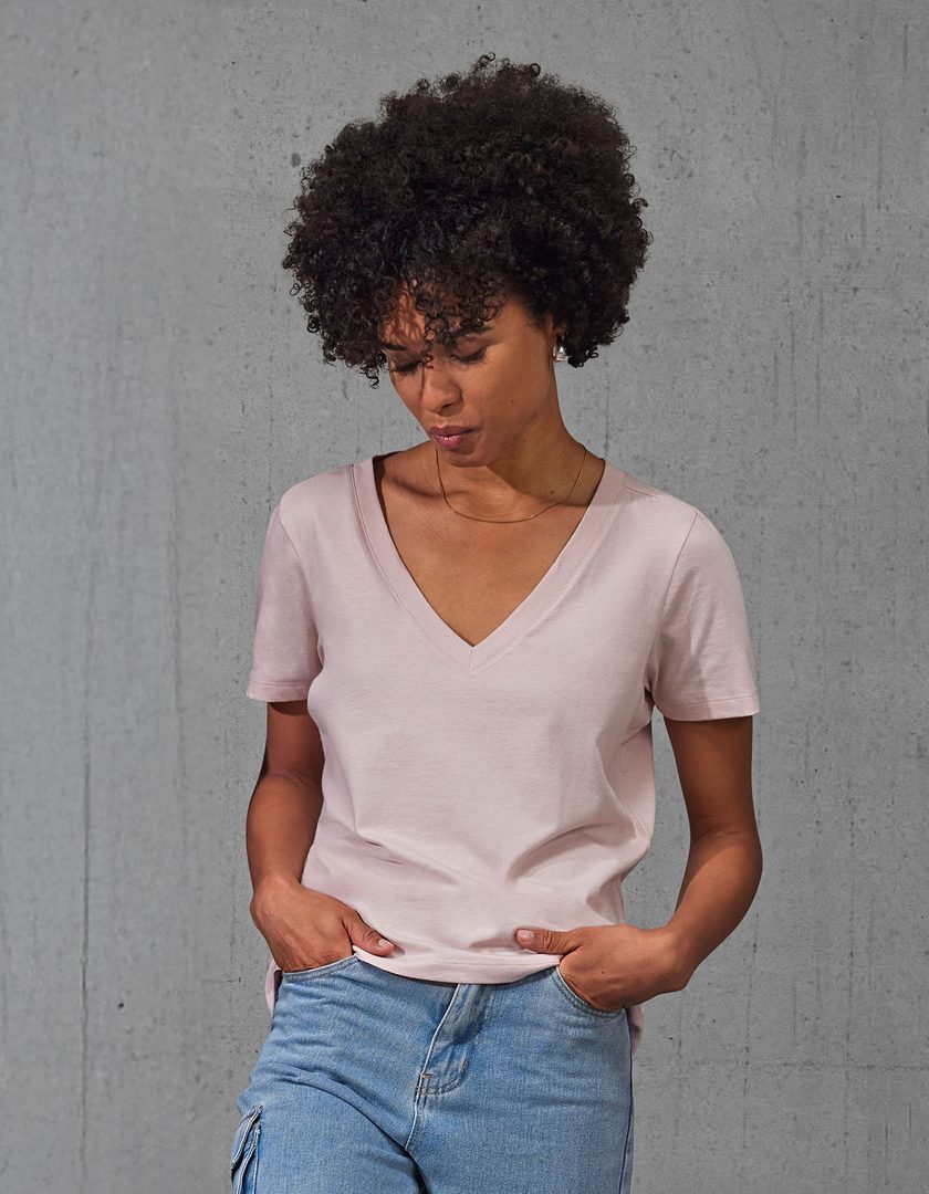 B&C BE INSPIRED Women´s #E150 V T-Shirt
